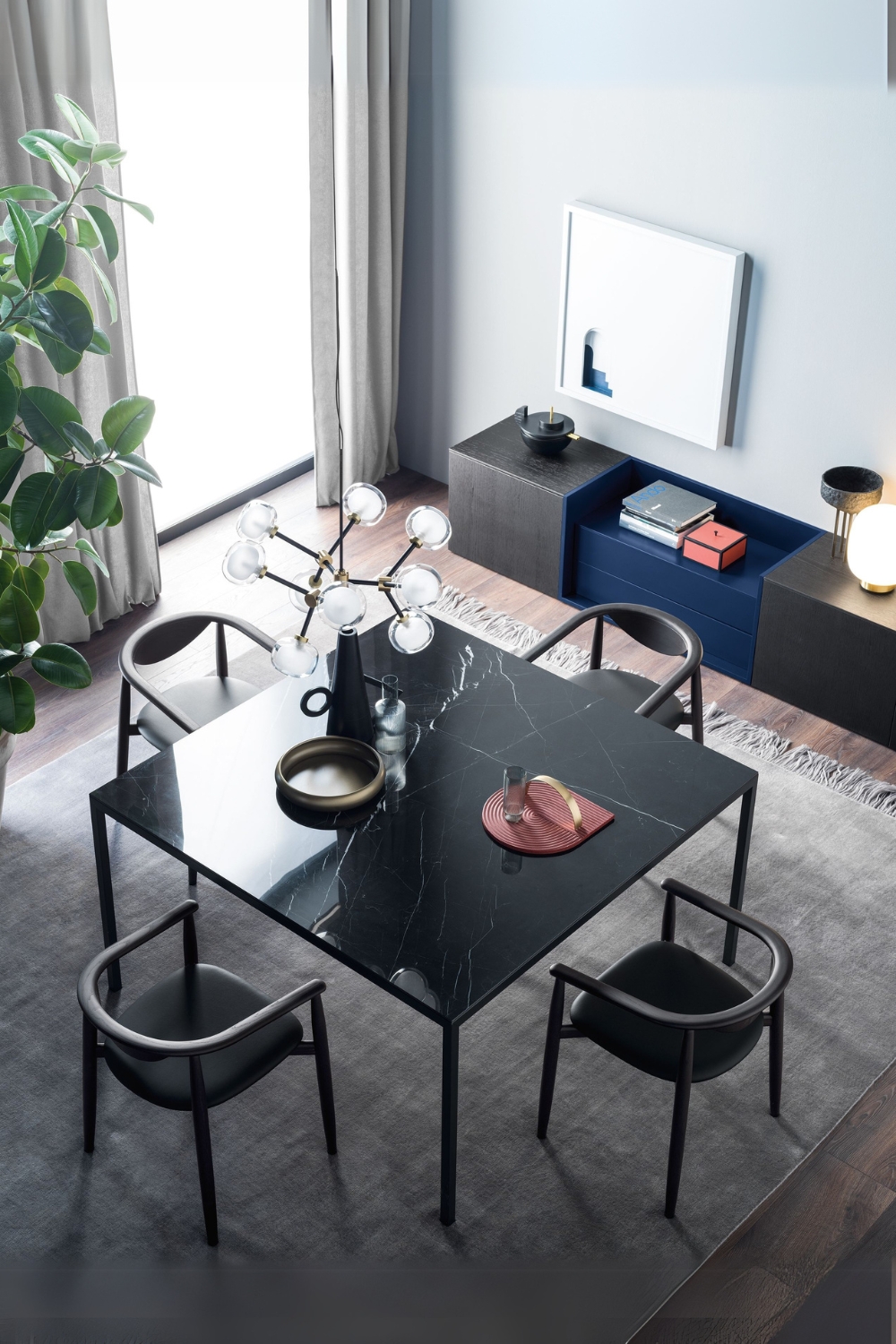 Ensemble table à manger noire et buffet linéaire au design minimaliste